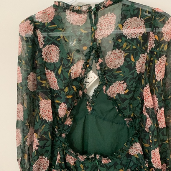 Floral open back dainty dress - Picture 6 of 14